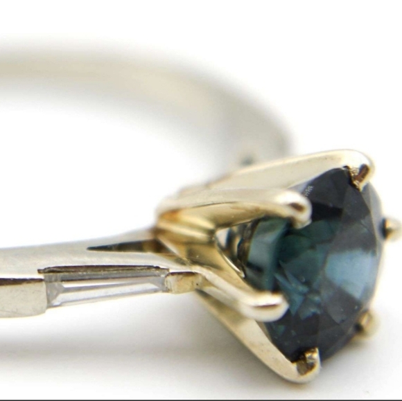 Antique 14 KT White Gold Sapphire Ring with Diamond Baguettes - Size 6 (Tested) - Picture 5 of 7